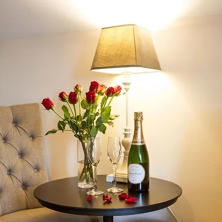 Apartment Romneys &